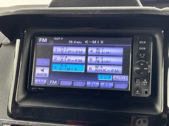 トヨタ ヴォクシー ZS 愛知県 2014(平26)年 10.6万km ブラック 純正7インチナビ/（CD/DVD/Bluetooth/ワンセグTV）/フリップダウンモニター/バックカメラ/シルクブレイズエアロ/ETC/ドライブレコーダー/両側パワースライドドア/18インチアルミホイール/社外シートカバー/プッシュスタート/スマートキー/オートエアコン/オートライト