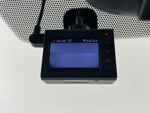 トヨタ ヴォクシー ZS 愛知県 2014(平26)年 10.6万km ブラック 純正7インチナビ/（CD/DVD/Bluetooth/ワンセグTV）/フリップダウンモニター/バックカメラ/シルクブレイズエアロ/ETC/ドライブレコーダー/両側パワースライドドア/18インチアルミホイール/社外シートカバー/プッシュスタート/スマートキー/オートエアコン/オートライト