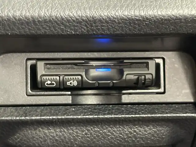 トヨタ ヴォクシー ZS 愛知県 2014(平26)年 10.6万km ブラック 純正7インチナビ/（CD/DVD/Bluetooth/ワンセグTV）/フリップダウンモニター/バックカメラ/シルクブレイズエアロ/ETC/ドライブレコーダー/両側パワースライドドア/18インチアルミホイール/社外シートカバー/プッシュスタート/スマートキー/オートエアコン/オートライト