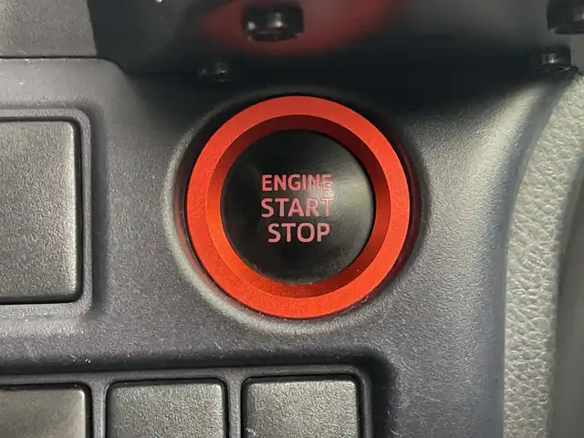 トヨタ ヴォクシー ZS 愛知県 2014(平26)年 10.6万km ブラック 純正7インチナビ/（CD/DVD/Bluetooth/ワンセグTV）/フリップダウンモニター/バックカメラ/シルクブレイズエアロ/ETC/ドライブレコーダー/両側パワースライドドア/18インチアルミホイール/社外シートカバー/プッシュスタート/スマートキー/オートエアコン/オートライト