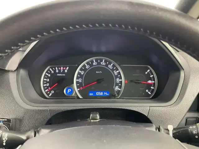 トヨタ ヴォクシー ZS 愛知県 2014(平26)年 10.6万km ブラック 純正7インチナビ/（CD/DVD/Bluetooth/ワンセグTV）/フリップダウンモニター/バックカメラ/シルクブレイズエアロ/ETC/ドライブレコーダー/両側パワースライドドア/18インチアルミホイール/社外シートカバー/プッシュスタート/スマートキー/オートエアコン/オートライト