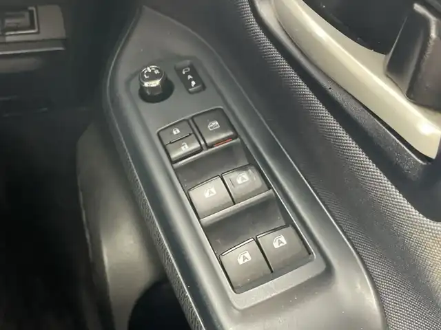トヨタ ヴォクシー ZS 愛知県 2014(平26)年 10.6万km ブラック 純正7インチナビ/（CD/DVD/Bluetooth/ワンセグTV）/フリップダウンモニター/バックカメラ/シルクブレイズエアロ/ETC/ドライブレコーダー/両側パワースライドドア/18インチアルミホイール/社外シートカバー/プッシュスタート/スマートキー/オートエアコン/オートライト