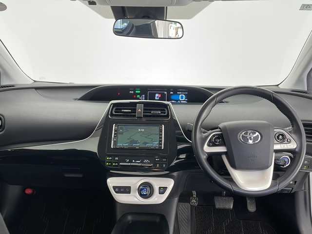 トヨタ プリウス S 長野県 2016(平28)年 3.9万km シルバーM 4WD/純正サマータイヤホイル付/社外ナビ/アダクティブクルーズコントロール/ビルトインETC/オートライト/オートハイビーム/車線逸脱防止/コーナーセンサー/電格ミラー/ウィンカーミラー/プッシュスタート