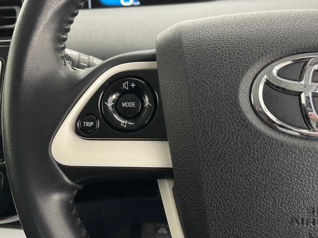 トヨタ プリウス S 長野県 2016(平28)年 3.9万km シルバーM 4WD/純正サマータイヤホイル付/社外ナビ/アダクティブクルーズコントロール/ビルトインETC/オートライト/オートハイビーム/車線逸脱防止/コーナーセンサー/電格ミラー/ウィンカーミラー/プッシュスタート