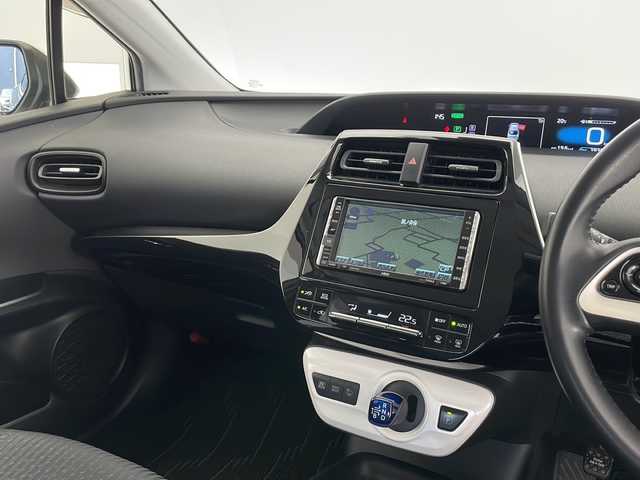 トヨタ プリウス S 長野県 2016(平28)年 3.9万km シルバーM 4WD/純正サマータイヤホイル付/社外ナビ/アダクティブクルーズコントロール/ビルトインETC/オートライト/オートハイビーム/車線逸脱防止/コーナーセンサー/電格ミラー/ウィンカーミラー/プッシュスタート