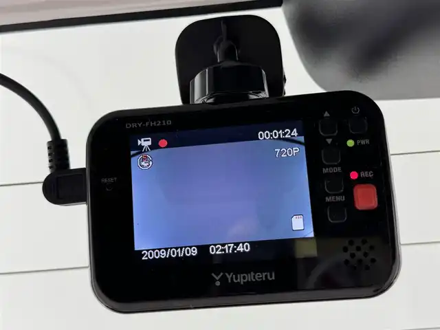 スズキ ソリオ バンディット HV MV Dカメラ ブレーキS 福岡県 2017(平29)年 1.4万km ピュアホワイトP 社外ナビ（フルセグＴＶ）　/バックカメラ　/前後ドライブレコーダー　/レーダー探知機　/クルーズコントロール　/衝突軽減ブレーキ　/レーンキープ　/シートヒーター　/両側電動スライドドア　/純正１５インチＡＷ　ＬＥＤ