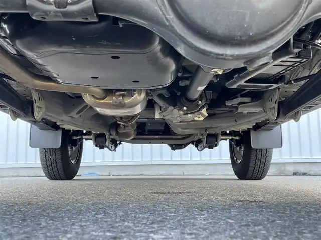 スズキ ジムニー シエラ JC 滋賀県 2023(令5)年 0.9万km ミディアムグレー 社外ナビ/(Bluetooth/フルセグ/CD/DVD)/クルーズコントロール/スズキセーフティーサポート/・衝突軽減ブレーキ/・レーンキープアシスト/・標識認識/・先行車発進告知/・Autoハイビーム/LEDオートライト/フォグ/シートヒーター/バックカメラ/ビルトインETC/電動格納ミラー/ダウンヒルアシスト/デフロック/スペアキー