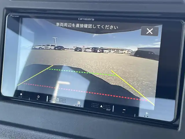 スズキ ジムニー シエラ JC 滋賀県 2023(令5)年 0.9万km ミディアムグレー 社外ナビ/(Bluetooth/フルセグ/CD/DVD)/クルーズコントロール/スズキセーフティーサポート/・衝突軽減ブレーキ/・レーンキープアシスト/・標識認識/・先行車発進告知/・Autoハイビーム/LEDオートライト/フォグ/シートヒーター/バックカメラ/ビルトインETC/電動格納ミラー/ダウンヒルアシスト/デフロック/スペアキー