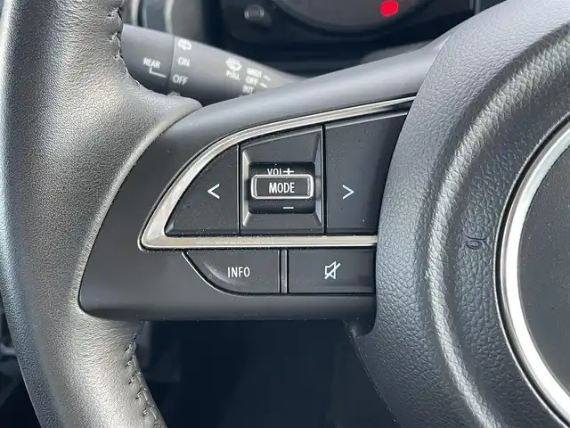 スズキ ジムニー シエラ JC 滋賀県 2023(令5)年 0.9万km ミディアムグレー 社外ナビ/(Bluetooth/フルセグ/CD/DVD)/クルーズコントロール/スズキセーフティーサポート/・衝突軽減ブレーキ/・レーンキープアシスト/・標識認識/・先行車発進告知/・Autoハイビーム/LEDオートライト/フォグ/シートヒーター/バックカメラ/ビルトインETC/電動格納ミラー/ダウンヒルアシスト/デフロック/スペアキー