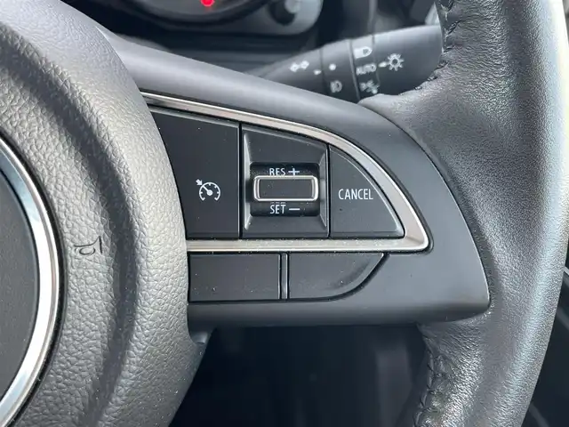 スズキ ジムニー シエラ JC 滋賀県 2023(令5)年 0.9万km ミディアムグレー 社外ナビ/(Bluetooth/フルセグ/CD/DVD)/クルーズコントロール/スズキセーフティーサポート/・衝突軽減ブレーキ/・レーンキープアシスト/・標識認識/・先行車発進告知/・Autoハイビーム/LEDオートライト/フォグ/シートヒーター/バックカメラ/ビルトインETC/電動格納ミラー/ダウンヒルアシスト/デフロック/スペアキー