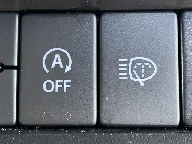 スズキ ジムニー シエラ JC 滋賀県 2023(令5)年 0.9万km ミディアムグレー 社外ナビ/(Bluetooth/フルセグ/CD/DVD)/クルーズコントロール/スズキセーフティーサポート/・衝突軽減ブレーキ/・レーンキープアシスト/・標識認識/・先行車発進告知/・Autoハイビーム/LEDオートライト/フォグ/シートヒーター/バックカメラ/ビルトインETC/電動格納ミラー/ダウンヒルアシスト/デフロック/スペアキー