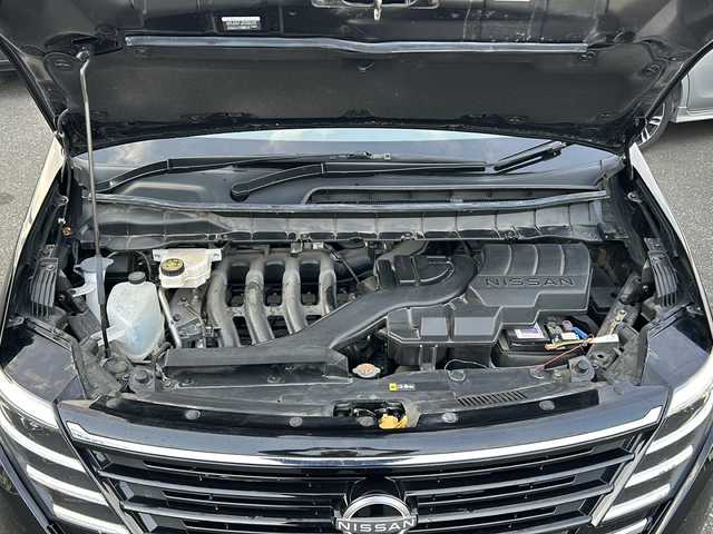 日産 セレナ ハイウェイスター V 青森県 2023(令5)年 3.6万km ダイヤモンドブラック ４WD/純正メモリナビ/（BT／AM／FM／DVD）/全周囲方位カメラ/フルセグTV/ステアリングスイッチ/ステアリングヒーター/パドルシフト/置くだけ充電/シートヒーター（全席）/両側電動スライドドア/LEDヘッドライト/オートマチックハイビーム/衝突軽減システム/アイドリングストップ/クルーズコントロール/カーテンエアバッグ/ビルトインETC/スペアキー/保証書/取り扱い説明書