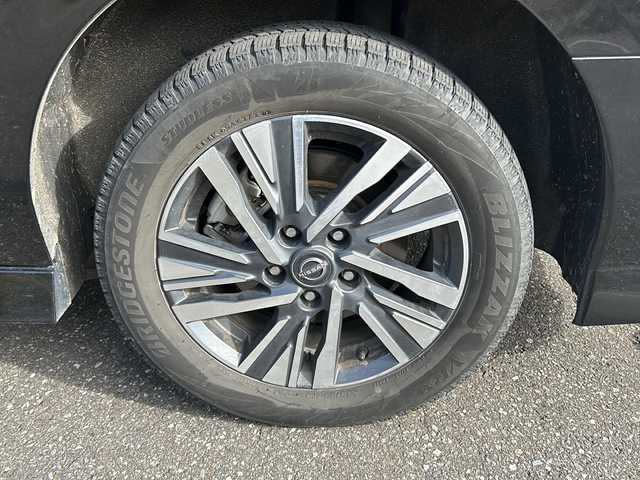 日産 セレナ ハイウェイスター V 青森県 2023(令5)年 3.6万km ダイヤモンドブラック ４WD/純正メモリナビ/（BT／AM／FM／DVD）/全周囲方位カメラ/フルセグTV/ステアリングスイッチ/ステアリングヒーター/パドルシフト/置くだけ充電/シートヒーター（全席）/両側電動スライドドア/LEDヘッドライト/オートマチックハイビーム/衝突軽減システム/アイドリングストップ/クルーズコントロール/カーテンエアバッグ/ビルトインETC/スペアキー/保証書/取り扱い説明書