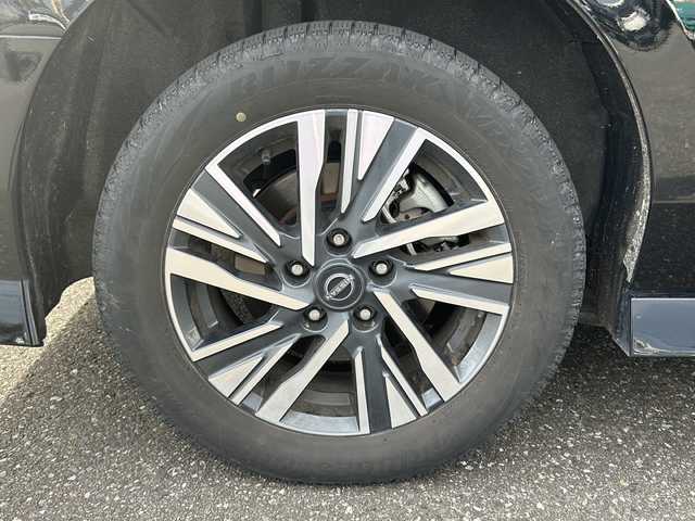 日産 セレナ ハイウェイスター V 青森県 2023(令5)年 3.6万km ダイヤモンドブラック ４WD/純正メモリナビ/（BT／AM／FM／DVD）/全周囲方位カメラ/フルセグTV/ステアリングスイッチ/ステアリングヒーター/パドルシフト/置くだけ充電/シートヒーター（全席）/両側電動スライドドア/LEDヘッドライト/オートマチックハイビーム/衝突軽減システム/アイドリングストップ/クルーズコントロール/カーテンエアバッグ/ビルトインETC/スペアキー/保証書/取り扱い説明書