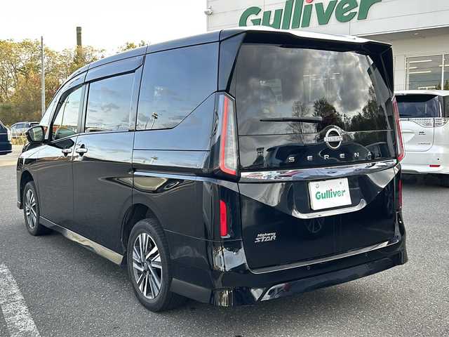 日産 セレナ ハイウェイスター V 青森県 2023(令5)年 3.6万km ダイヤモンドブラック ４WD/純正メモリナビ/（BT／AM／FM／DVD）/全周囲方位カメラ/フルセグTV/ステアリングスイッチ/ステアリングヒーター/パドルシフト/置くだけ充電/シートヒーター（全席）/両側電動スライドドア/LEDヘッドライト/オートマチックハイビーム/衝突軽減システム/アイドリングストップ/クルーズコントロール/カーテンエアバッグ/ビルトインETC/スペアキー/保証書/取り扱い説明書