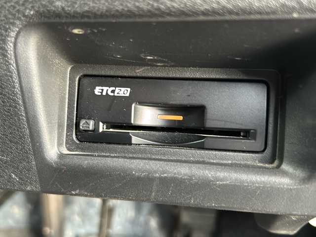 日産 セレナ ハイウェイスター V 青森県 2023(令5)年 3.6万km ダイヤモンドブラック ４WD/純正メモリナビ/（BT／AM／FM／DVD）/全周囲方位カメラ/フルセグTV/ステアリングスイッチ/ステアリングヒーター/パドルシフト/置くだけ充電/シートヒーター（全席）/両側電動スライドドア/LEDヘッドライト/オートマチックハイビーム/衝突軽減システム/アイドリングストップ/クルーズコントロール/カーテンエアバッグ/ビルトインETC/スペアキー/保証書/取り扱い説明書