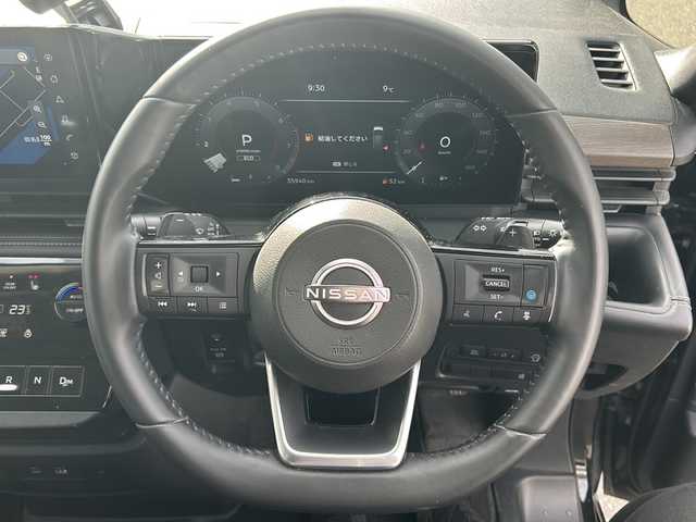 日産 セレナ ハイウェイスター V 青森県 2023(令5)年 3.6万km ダイヤモンドブラック ４WD/純正メモリナビ/（BT／AM／FM／DVD）/全周囲方位カメラ/フルセグTV/ステアリングスイッチ/ステアリングヒーター/パドルシフト/置くだけ充電/シートヒーター（全席）/両側電動スライドドア/LEDヘッドライト/オートマチックハイビーム/衝突軽減システム/アイドリングストップ/クルーズコントロール/カーテンエアバッグ/ビルトインETC/スペアキー/保証書/取り扱い説明書