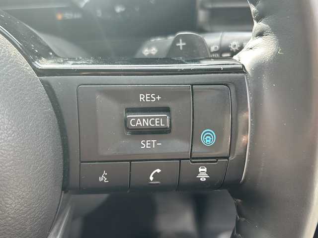 日産 セレナ ハイウェイスター V 青森県 2023(令5)年 3.6万km ダイヤモンドブラック ４WD/純正メモリナビ/（BT／AM／FM／DVD）/全周囲方位カメラ/フルセグTV/ステアリングスイッチ/ステアリングヒーター/パドルシフト/置くだけ充電/シートヒーター（全席）/両側電動スライドドア/LEDヘッドライト/オートマチックハイビーム/衝突軽減システム/アイドリングストップ/クルーズコントロール/カーテンエアバッグ/ビルトインETC/スペアキー/保証書/取り扱い説明書