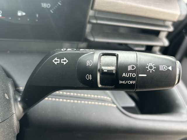 日産 セレナ ハイウェイスター V 青森県 2023(令5)年 3.6万km ダイヤモンドブラック ４WD/純正メモリナビ/（BT／AM／FM／DVD）/全周囲方位カメラ/フルセグTV/ステアリングスイッチ/ステアリングヒーター/パドルシフト/置くだけ充電/シートヒーター（全席）/両側電動スライドドア/LEDヘッドライト/オートマチックハイビーム/衝突軽減システム/アイドリングストップ/クルーズコントロール/カーテンエアバッグ/ビルトインETC/スペアキー/保証書/取り扱い説明書