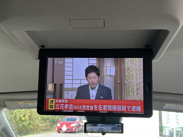 日産 セレナ ハイウェイスター V 青森県 2023(令5)年 3.6万km ダイヤモンドブラック ４WD/純正メモリナビ/（BT／AM／FM／DVD）/全周囲方位カメラ/フルセグTV/ステアリングスイッチ/ステアリングヒーター/パドルシフト/置くだけ充電/シートヒーター（全席）/両側電動スライドドア/LEDヘッドライト/オートマチックハイビーム/衝突軽減システム/アイドリングストップ/クルーズコントロール/カーテンエアバッグ/ビルトインETC/スペアキー/保証書/取り扱い説明書