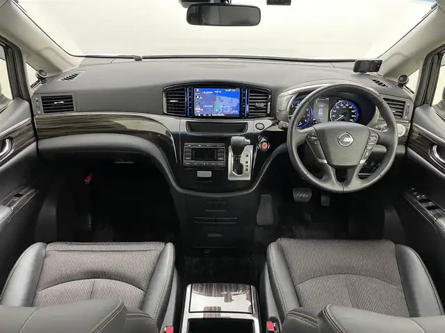 日産 エルグランド 250HWS S アーバンクロム 岡山県 2019(令1)年 7万km ブリリアントホワイトパール 純正10インチナビ /(CD/DVD/フルセグ/BT)/型式：MM519D-L/純正11インチフリップダウンモニター /両側電動スライド /レーダークルーズコントロール /LEDヘッドライト /フォグランプ/オートハイビーム/ビルトインETC /バックカメラ /衝突軽減ブレーキ/前後コーナーセンサー/純正ドライブレコーダー（前）/社外レーダー/社外ツィーター/純正フロアマット/純正アルミホイール/新車保証書/取扱説明書