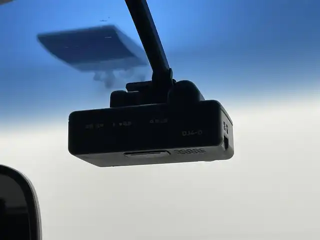 日産 エルグランド 250HWS S アーバンクロム 岡山県 2019(令1)年 7万km ブリリアントホワイトパール 純正10インチナビ /(CD/DVD/フルセグ/BT)/型式：MM519D-L/純正11インチフリップダウンモニター /両側電動スライド /レーダークルーズコントロール /LEDヘッドライト /フォグランプ/オートハイビーム/ビルトインETC /バックカメラ /衝突軽減ブレーキ/前後コーナーセンサー/純正ドライブレコーダー（前）/社外レーダー/社外ツィーター/純正フロアマット/純正アルミホイール/新車保証書/取扱説明書