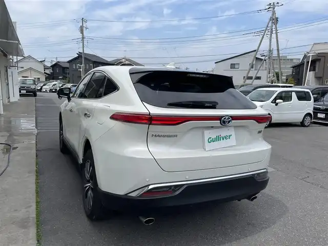 トヨタ ハリアー ハイブリッド G 茨城県 2022(令4)年 8.5万km ホワイトパールクリスタルシャイン ワンオーナー/純正DA/ナビキット/バックカメラ/衝突被害軽減ブレーキ/車線逸脱抑制装置/レーダークルーズコントロール/オートマチックハイビーム/BSM/クリアランスソナー/パワーバックドア/ETC2.0/デジタルインナーミラー（ドラレコ）/純正18インチAW/LEDヘッドライト/スマートキー