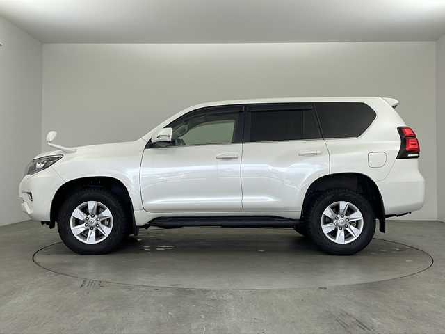 トヨタ ランドクルーザー プラド TX Lパッケージ 兵庫県 2020(令2)年 3.5万km ホワイトパールクリスタルシャイン ・純正ナビ/フルセグ/Ｂｌｕｅｔｏｏｔｈ/CD/DVD/・前後ドライブレコーダー/・レザーシート/・シートヒーター/・シートベンチレーション/・パワーシート/・トヨタセーフティセンス/・プリクラッシュセーフティ/・レーンディパーチャーアラート/・クリアランスソナー/・レーダークルーズコントロール/・ヘッドライトウォッシャー/・IDULUP/・ＬＥＤライト/・オートライト/・バックカメラ　/・スマートキー/・プッシュスタート/・ディーゼルターボ車/・純正ビルトインETC
