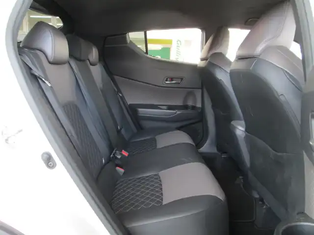 トヨタ Ｃ－ＨＲ G－T 千葉県 2020(令2)年 1.5万km ブラック/ホワイトパールクリスタルシャイン 2トーン 純正ディスプレイオーディオ(ナビ機能有)/バックカメラ/純正オーディオ【フルセグTV/BT/USB】/Toyota Safety Sense/LEDヘッドライト&LEDフォグランプ/レーダークルーズコントロール/LDA/ブラインドスポットモニター/ナビ連動ステアリングスイッチ/ハーフレザーシート/社外前後ドライブレコーダー/ビルトインETC2.0、スペアキー/取扱説明書/ナビ取扱説明書/新車時保証書/トヨタ整備記録簿(R3/5/6)