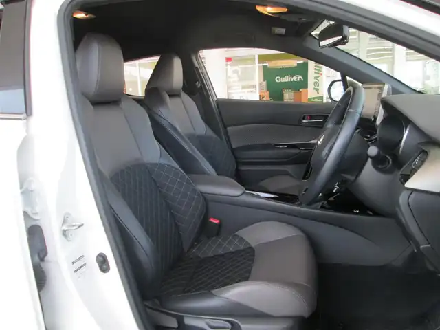 トヨタ Ｃ－ＨＲ G－T 千葉県 2020(令2)年 1.5万km ブラック/ホワイトパールクリスタルシャイン 2トーン 純正ディスプレイオーディオ(ナビ機能有)/バックカメラ/純正オーディオ【フルセグTV/BT/USB】/Toyota Safety Sense/LEDヘッドライト&LEDフォグランプ/レーダークルーズコントロール/LDA/ブラインドスポットモニター/ナビ連動ステアリングスイッチ/ハーフレザーシート/社外前後ドライブレコーダー/ビルトインETC2.0、スペアキー/取扱説明書/ナビ取扱説明書/新車時保証書/トヨタ整備記録簿(R3/5/6)