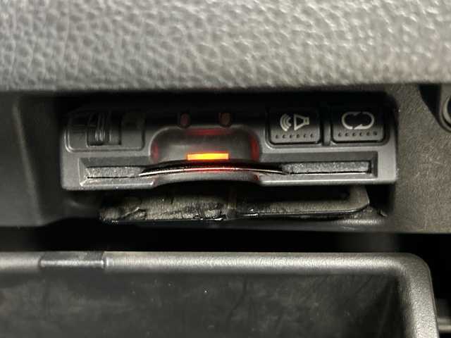 日産 セレナ ハイウェイスター 埼玉県 2011(平23)年 7万km ブリリアントホワイトパール 社外フリップダウンモニター/純正ナビ/　(Bluetooth/CD/DVD/iPod/USB/VTR/FM/AM)/フルセグテレビ/バックカメラ/ビルトインETC/両側パワースライドドア/クルーズコントロール/横滑り防止装置/オートキセノンライト/フォグランプ/プッシュスタート/ロールサンシェード/アイドリングストップ/社外フロアマット/純正16インチアルミホイール