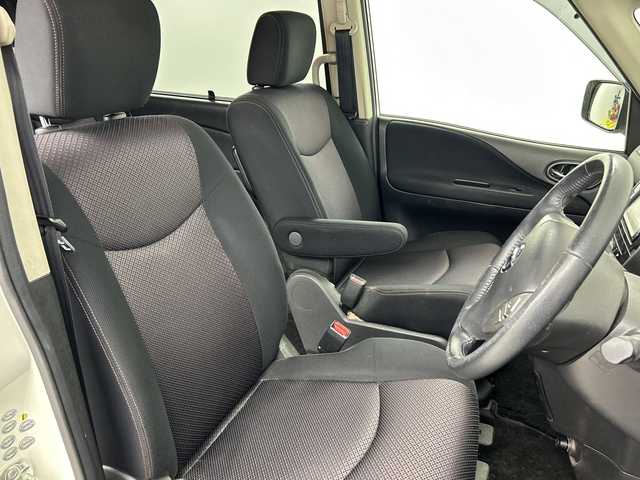 日産 セレナ ハイウェイスター 埼玉県 2011(平23)年 7万km ブリリアントホワイトパール 社外フリップダウンモニター/純正ナビ/　(Bluetooth/CD/DVD/iPod/USB/VTR/FM/AM)/フルセグテレビ/バックカメラ/ビルトインETC/両側パワースライドドア/クルーズコントロール/横滑り防止装置/オートキセノンライト/フォグランプ/プッシュスタート/ロールサンシェード/アイドリングストップ/社外フロアマット/純正16インチアルミホイール