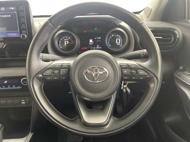 トヨタ ヤリスクロス G 愛知県 2021(令3)年 6.8万km ブラックマイカ 純正8インチディスプレイオーディオ/・Bluetooth/・フルセグテレビ/・スマートフォン接続/バックカメラ/衝突軽減ブレーキ/レーンキープアシスト/オートマチックハイビーム/前後コーナーセンサー/レーダークルーズコントロール/ビルトインETC/クリアランスソナー/電子パーキング/オートブレーキホールド