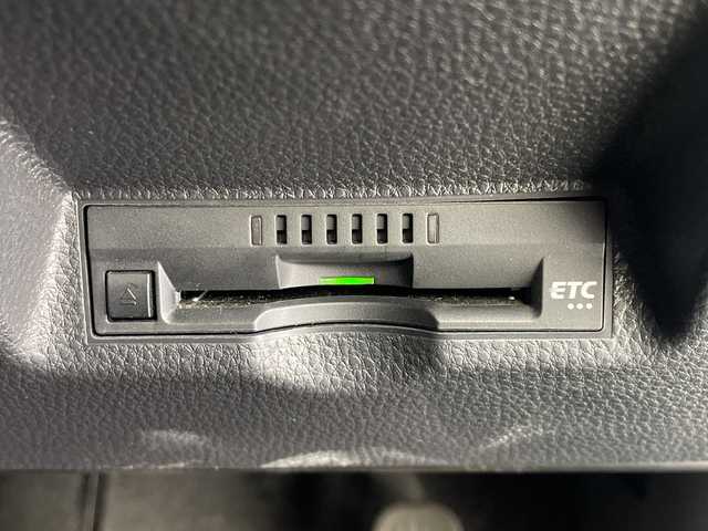 トヨタ ヤリスクロス G 愛知県 2021(令3)年 6.8万km ブラックマイカ 純正8インチディスプレイオーディオ/・Bluetooth/・フルセグテレビ/・スマートフォン接続/バックカメラ/衝突軽減ブレーキ/レーンキープアシスト/オートマチックハイビーム/前後コーナーセンサー/レーダークルーズコントロール/ビルトインETC/クリアランスソナー/電子パーキング/オートブレーキホールド