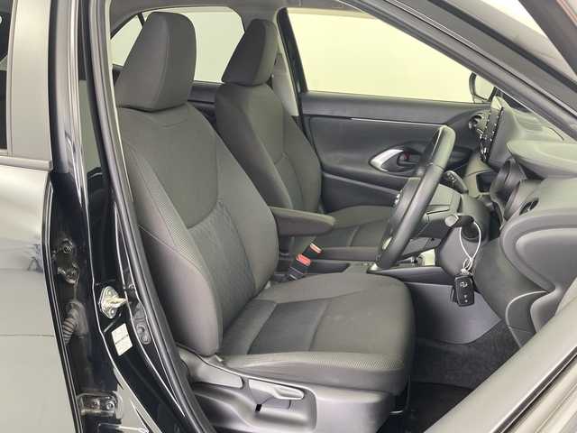 トヨタ ヤリスクロス G 愛知県 2021(令3)年 6.8万km ブラックマイカ 純正8インチディスプレイオーディオ/・Bluetooth/・フルセグテレビ/・スマートフォン接続/バックカメラ/衝突軽減ブレーキ/レーンキープアシスト/オートマチックハイビーム/前後コーナーセンサー/レーダークルーズコントロール/ビルトインETC/クリアランスソナー/電子パーキング/オートブレーキホールド