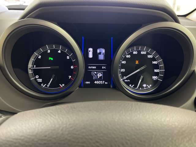 トヨタ ランドクルーザー プラド TX Lパッケージ 岐阜県 2013(平25)年 4.6万km ホワイトパールクリスタルシャイン 純正7インチナビ【NSZT-W62G】/Bluetooth/CD DVD/SD/フルセグテレビ/ベージュ内装/革巻きステアリング/ステアリングリモコン/LEDヘッドライト/オートライト/ヘッドライトウォッシャー/ワイパーデアイサー/レザーシート/シートヒーター（D/N席）/保冷機能付きコンソールボックス/スペアタイヤ/防眩ミラー/バニティランプ/横滑り防止装置/クリアランスソナー