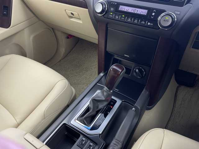 トヨタ ランドクルーザー プラド TX Lパッケージ 岐阜県 2013(平25)年 4.6万km ホワイトパールクリスタルシャイン 純正7インチナビ【NSZT-W62G】/Bluetooth/CD DVD/SD/フルセグテレビ/ベージュ内装/革巻きステアリング/ステアリングリモコン/LEDヘッドライト/オートライト/ヘッドライトウォッシャー/ワイパーデアイサー/レザーシート/シートヒーター（D/N席）/保冷機能付きコンソールボックス/スペアタイヤ/防眩ミラー/バニティランプ/横滑り防止装置/クリアランスソナー