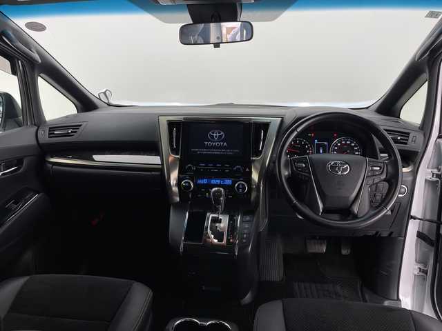 トヨタ アルファード S タイプゴールドⅡ 長野県 2021(令3)年 3.8万km ホワイトパールクリスタルシャイン 4WD/純正メモリナビ&CD&DVD&USB&BT/トヨタセーフティセンス/アダプティブクルーズコントロール/レーントレーシングアシスト/プリクラッシュセーフティ/クリアランスソナー/パーキングサポートブレーキ/ロードサインアシスト/オートマチックハイビーム/アイドリングストップ/先行車発進告知/両側パワースライドドア/パワーバックドア/ハーフレザーシート/ステアリングスイッチ/ウォークスルー/オットマン/バックカメラ/ビルトインETC/LEDヘッドライト/オートライト/フロントフォグランプ/リアフォグランプ/電動格納ミラー/ウィンカーミラー/電動ホールド/オートホールド/純正18インチAW装着/社外フロアマット/純正ドアバイザー/プッシュスタート/スマートキー