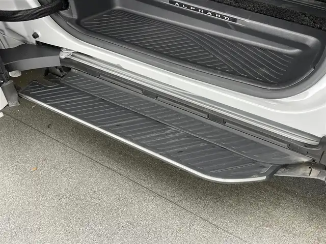 トヨタ アルファード Z 愛知県 2024(令6)年 1.8万km プラチナホワイトパールマイカ 純正１４型ナビ　独立ムーンルーフ　モデリスタエアロ　モデリスタマフラー　ユニバーサルステップ　デジタルインナーミラー　黒革　シートヒーター　前後ドラレコ　セーフティセンス　衝突軽減　追従クルコン　ＢＳＭ　ワイヤレス充電　ナノイーXエアコン　パワーバックドア　両側パワースライドドア　LEDオートライト　フォグランプ　コーナーセンサー　オットマン　ETC２．０　ステアリングヒーター　シートベンチレーション　コーナーセンサー　保証書　取説　ワンオーナー