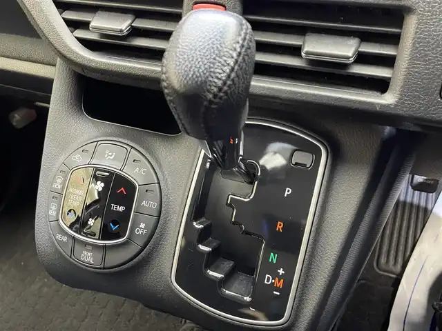 トヨタ ヴォクシー V 岩手県 2016(平28)年 8万km ブラック ワンオーナー/４WD/寒冷地仕様/ALPINE後席モニター/ALPINEビッグX10インチナビ/両側パワースライドドア/トヨタセーフティセンスC/プリクラッシュセーフティ/レーンディパーチャーアラート/オートマチックハイビーム/先行車発進お知らせ機能/MTモード付AT/横滑り防止装置/アイドリングストップ/ウインドシールドデアイサー/ロールサンシェード/ウォークスルー/フルセグTV/バックカメラ/ETC/リヤオートエアコン/LEDヘッドランプ/純正１５インチアルミホイール