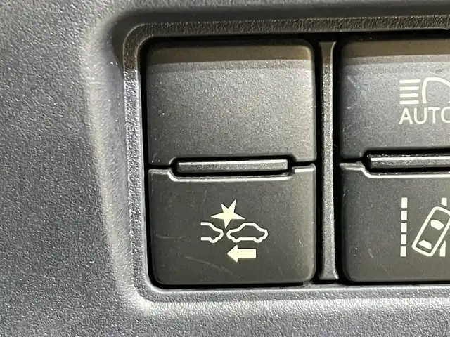 トヨタ ヴォクシー V 岩手県 2016(平28)年 8万km ブラック ワンオーナー/４WD/寒冷地仕様/ALPINE後席モニター/ALPINEビッグX10インチナビ/両側パワースライドドア/トヨタセーフティセンスC/プリクラッシュセーフティ/レーンディパーチャーアラート/オートマチックハイビーム/先行車発進お知らせ機能/MTモード付AT/横滑り防止装置/アイドリングストップ/ウインドシールドデアイサー/ロールサンシェード/ウォークスルー/フルセグTV/バックカメラ/ETC/リヤオートエアコン/LEDヘッドランプ/純正１５インチアルミホイール