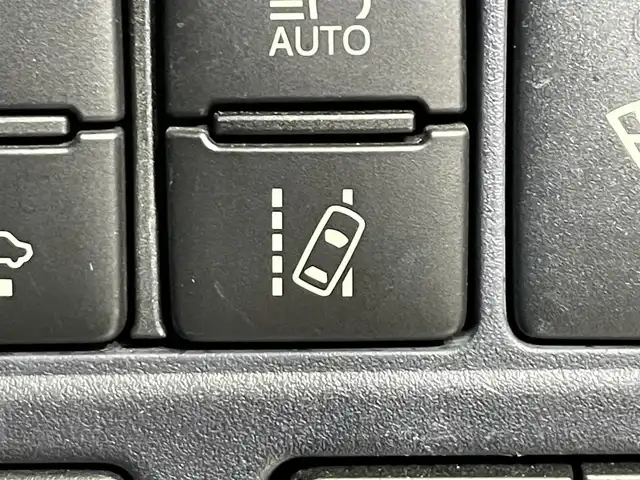 トヨタ ヴォクシー V 岩手県 2016(平28)年 8万km ブラック ワンオーナー/４WD/寒冷地仕様/ALPINE後席モニター/ALPINEビッグX10インチナビ/両側パワースライドドア/トヨタセーフティセンスC/プリクラッシュセーフティ/レーンディパーチャーアラート/オートマチックハイビーム/先行車発進お知らせ機能/MTモード付AT/横滑り防止装置/アイドリングストップ/ウインドシールドデアイサー/ロールサンシェード/ウォークスルー/フルセグTV/バックカメラ/ETC/リヤオートエアコン/LEDヘッドランプ/純正１５インチアルミホイール