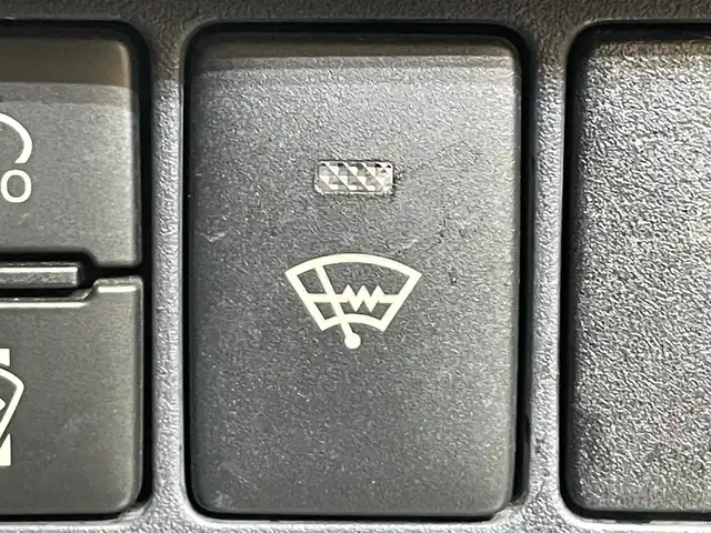 トヨタ ヴォクシー V 岩手県 2016(平28)年 8万km ブラック ワンオーナー/４WD/寒冷地仕様/ALPINE後席モニター/ALPINEビッグX10インチナビ/両側パワースライドドア/トヨタセーフティセンスC/プリクラッシュセーフティ/レーンディパーチャーアラート/オートマチックハイビーム/先行車発進お知らせ機能/MTモード付AT/横滑り防止装置/アイドリングストップ/ウインドシールドデアイサー/ロールサンシェード/ウォークスルー/フルセグTV/バックカメラ/ETC/リヤオートエアコン/LEDヘッドランプ/純正１５インチアルミホイール