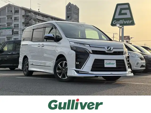 トヨタ ヴォクシー ZS 煌 大分県 2018(平30)年 5.2万km ホワイトパールクリスタルシャイン 純正SDナビ/フルセグ/AM/FM/CD/DVD/Bluetooth/バックカメラ/両方電動スライドドア/前ドライブレコーダー/クルーズコントロール/ETC/モデリスタエアロ/衝突被害軽減ブレーキ/先行者発進告知/白線逸脱警報/社外フロアマット/取扱説明書/保証書/整備記録簿令和3年令和4年