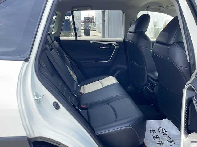 トヨタ ＲＡＶ４ G Zパッケージ 三重県 2019(令1)年 3.7万km ホワイトパールクリスタルシャイン 純正９型ナビ　フルセグＴＶ　Bluetooth対応　衝突軽減ブレーキ　レーンキープ　追従型クルーズコントロール　BSM　標識認識　デジタルインナーミラー　ビルトインETC　電動リアゲート　パワーシート　シートヒーター　ステアリングヒーター　シートメモリー　純正アルミ19インチ　オートライト　サイドエアバック　LEDヘッドライト　フォグランプ