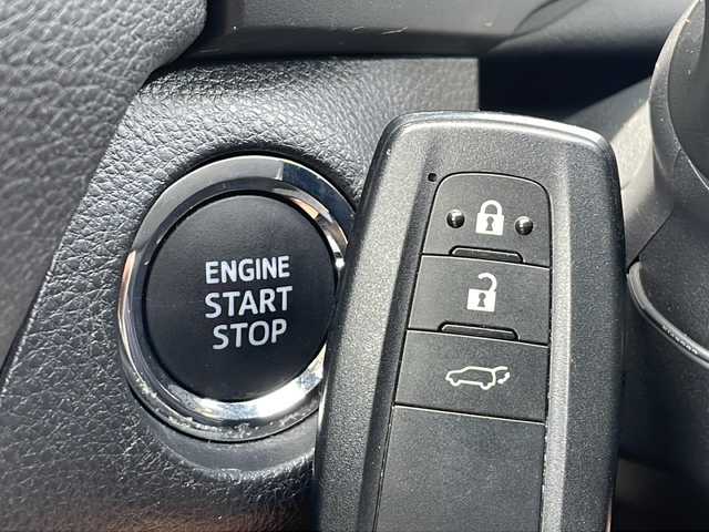 トヨタ ＲＡＶ４ G Zパッケージ 三重県 2019(令1)年 3.7万km ホワイトパールクリスタルシャイン 純正９型ナビ　フルセグＴＶ　Bluetooth対応　衝突軽減ブレーキ　レーンキープ　追従型クルーズコントロール　BSM　標識認識　デジタルインナーミラー　ビルトインETC　電動リアゲート　パワーシート　シートヒーター　ステアリングヒーター　シートメモリー　純正アルミ19インチ　オートライト　サイドエアバック　LEDヘッドライト　フォグランプ