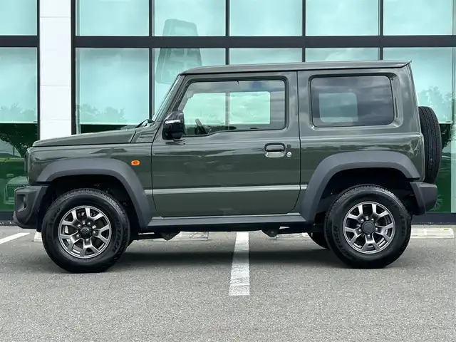 スズキ ジムニー シエラ JC 和歌山県 2023(令5)年 1.6万km ジャングルグリーン 社外7インチディスプレイオーディオ/（BT/CD/DVD)/衝突軽減ブレーキ/レーンキープ/クルーズコントロール/横滑り防止装置/前方ドライブレコーダー/前席シートヒーター/ヒルディルセントコントロール/背面タイヤ/電動格納ミラー/LEDヘッドライト/オートライト/オートマチックハイビーム