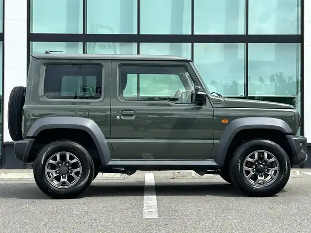 スズキ ジムニー シエラ JC 和歌山県 2023(令5)年 1.6万km ジャングルグリーン 社外7インチディスプレイオーディオ/（BT/CD/DVD)/衝突軽減ブレーキ/レーンキープ/クルーズコントロール/横滑り防止装置/前方ドライブレコーダー/前席シートヒーター/ヒルディルセントコントロール/背面タイヤ/電動格納ミラー/LEDヘッドライト/オートライト/オートマチックハイビーム