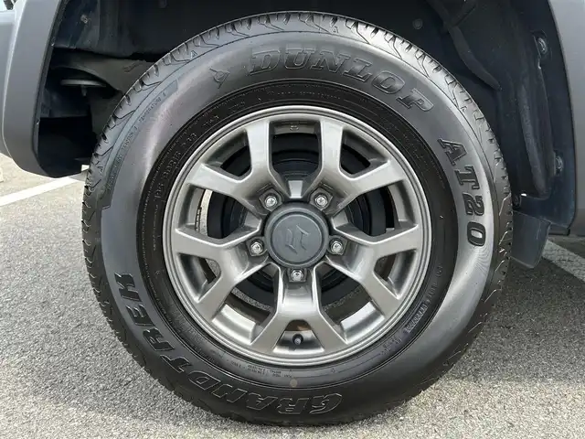 スズキ ジムニー シエラ JC 和歌山県 2023(令5)年 1.6万km ジャングルグリーン 社外7インチディスプレイオーディオ/（BT/CD/DVD)/衝突軽減ブレーキ/レーンキープ/クルーズコントロール/横滑り防止装置/前方ドライブレコーダー/前席シートヒーター/ヒルディルセントコントロール/背面タイヤ/電動格納ミラー/LEDヘッドライト/オートライト/オートマチックハイビーム