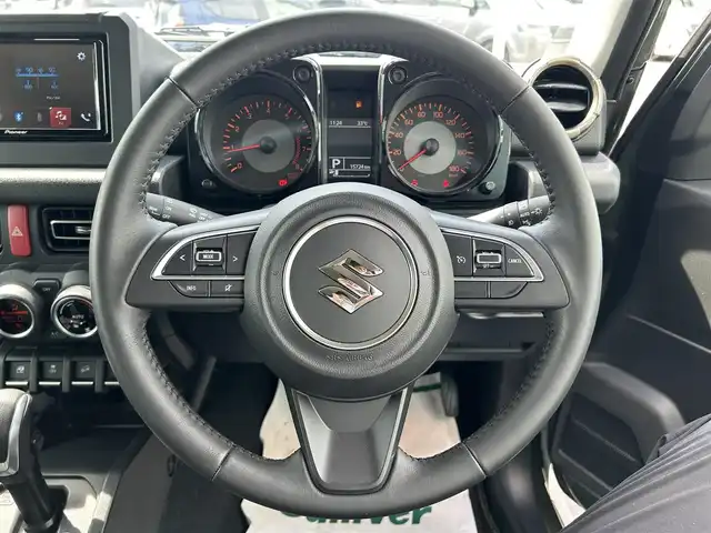 スズキ ジムニー シエラ JC 和歌山県 2023(令5)年 1.6万km ジャングルグリーン 社外7インチディスプレイオーディオ/（BT/CD/DVD)/衝突軽減ブレーキ/レーンキープ/クルーズコントロール/横滑り防止装置/前方ドライブレコーダー/前席シートヒーター/ヒルディルセントコントロール/背面タイヤ/電動格納ミラー/LEDヘッドライト/オートライト/オートマチックハイビーム